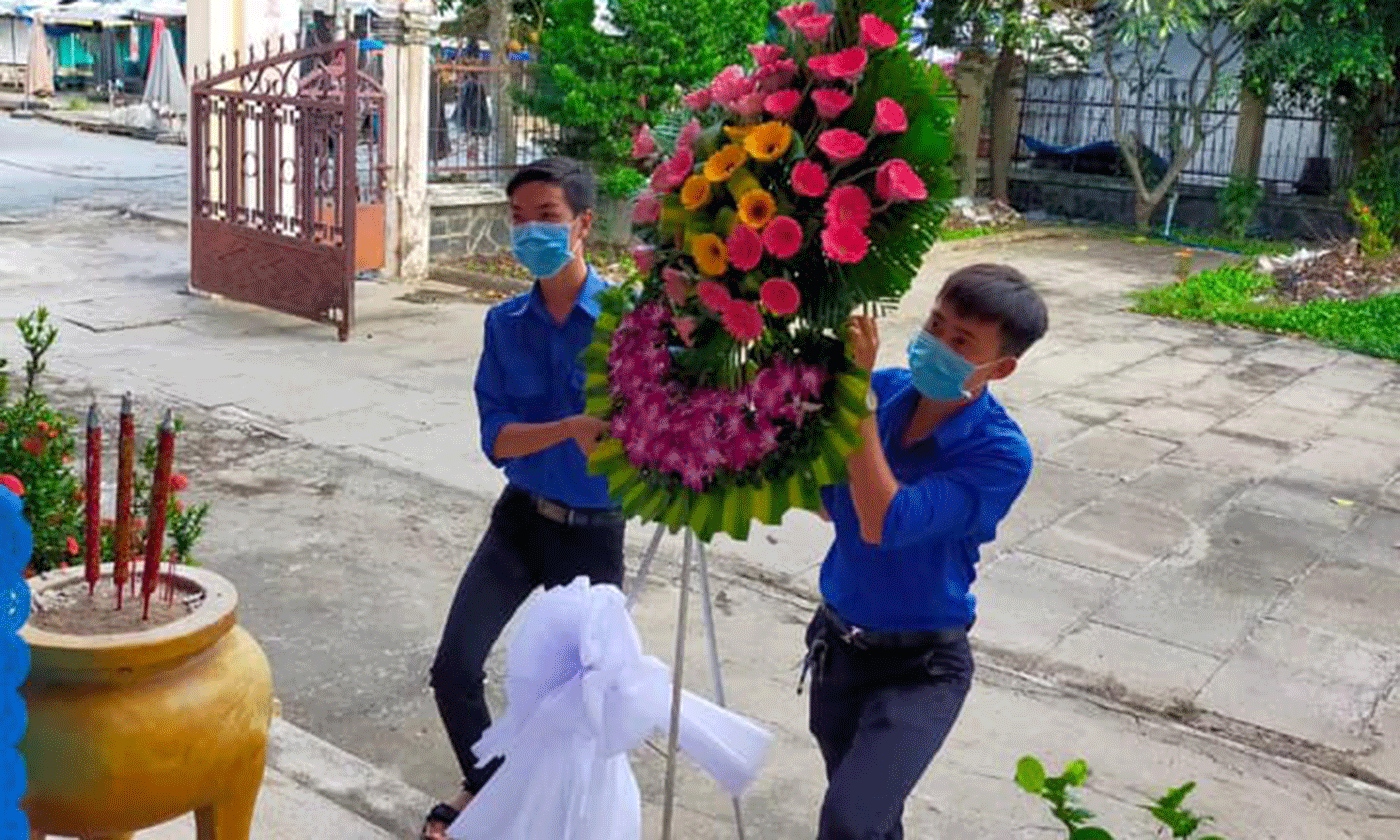 xã đoàn Long Trung tổ chức các hoạt động “Tuổi trẻ tri ân các Anh hùng liệt sỹ” đồng loạt thắp hương tri ân tưởng nhớ các anh hùng liệt sỹ