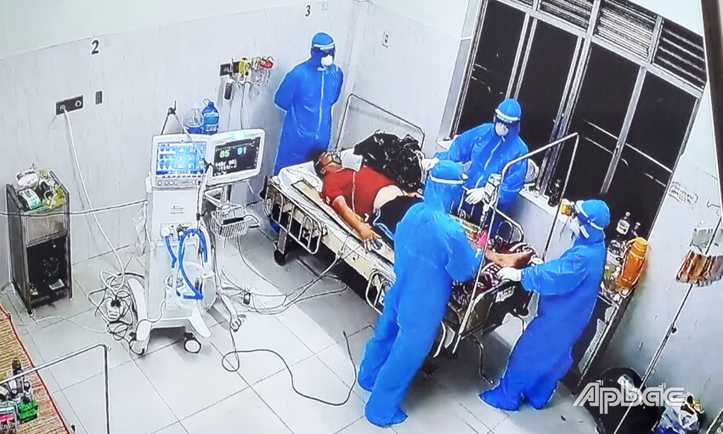 Chăm sóc bệnh nhân tại Bệnh viện dã chiến số 2