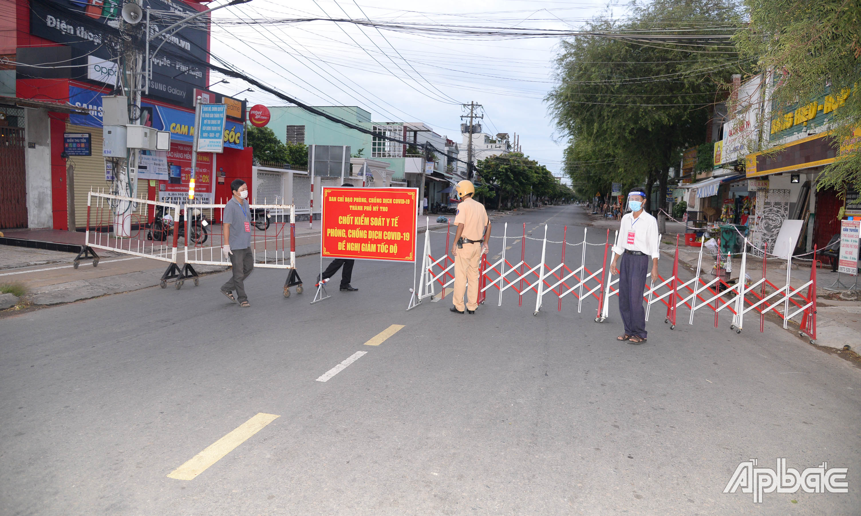 Các chốt kiểm soát phòng, chống dịch Covid-19 trên địa bàn TP. Mỹ Tho đảm bảo việc kiểm soát chặt người ra vào địa bàn.