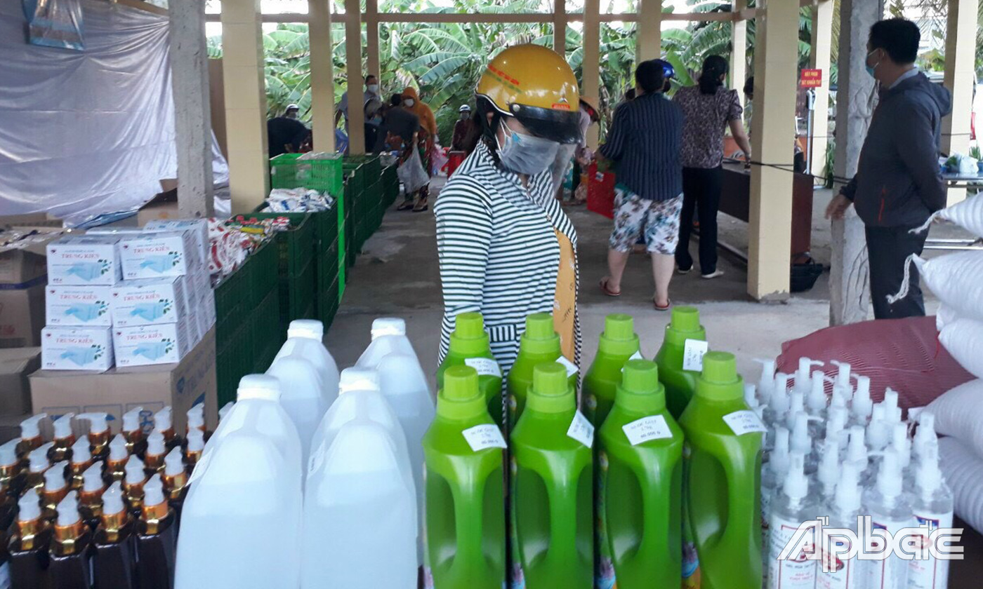 Hàng hóa đảm bảo nhu cầu thiết yếu của người dân