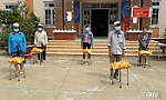 Công ty Xăng dầu Hồng Đức tặng gạo cho người nghèo