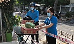 Tặng 200 phần quà cho giáo viên và học sinh khu phong tỏa, cách ly