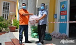 Trao 300 phần thịt gà cho người dân khó khăn ở TP. Mỹ Tho