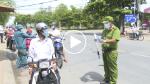 Siết chặt kiểm tra việc người dân ra đường