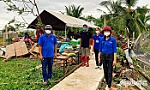 Vận động hỗ trợ các hộ dân bị ảnh hưởng lốc xoáy ở TX. Gò Công