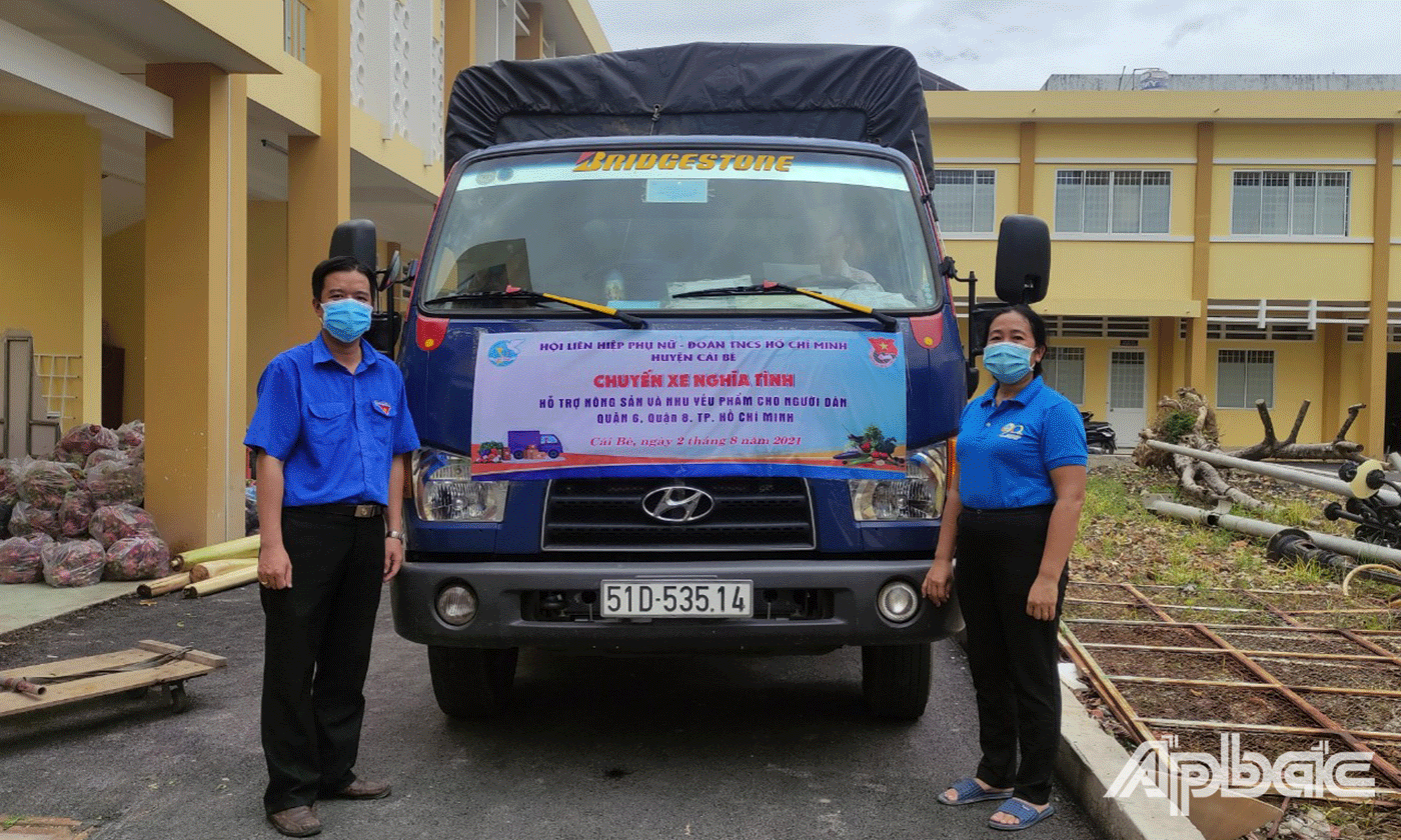 Chuyến xe nghĩa tình hỗ trợ nông sản và nhu yếu phẩm cho người dân quận 6, quận 8 (TP. Hồ Chí Minh)