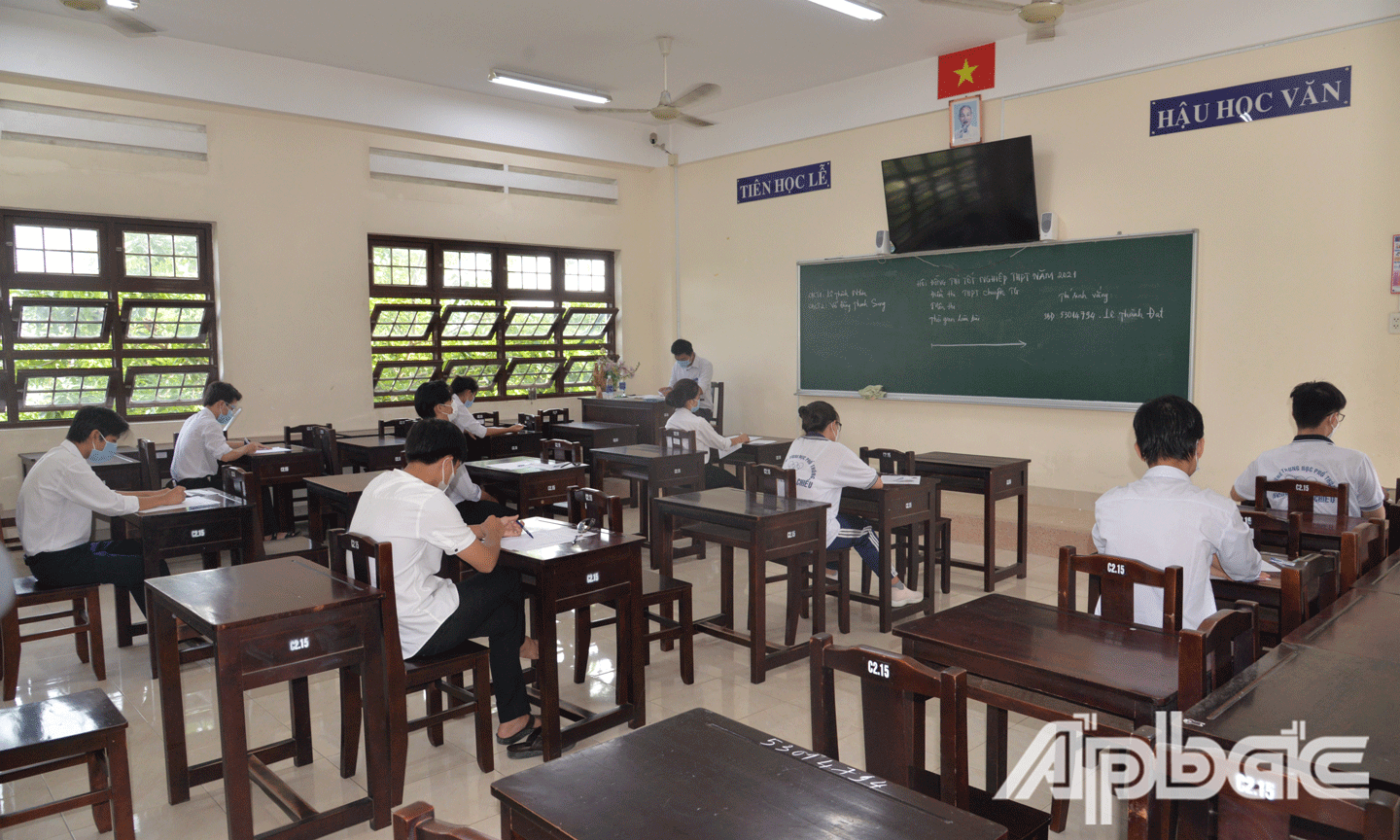 Phòng thi bố trí theo hướng giãn cách tối đa thí sinh. 