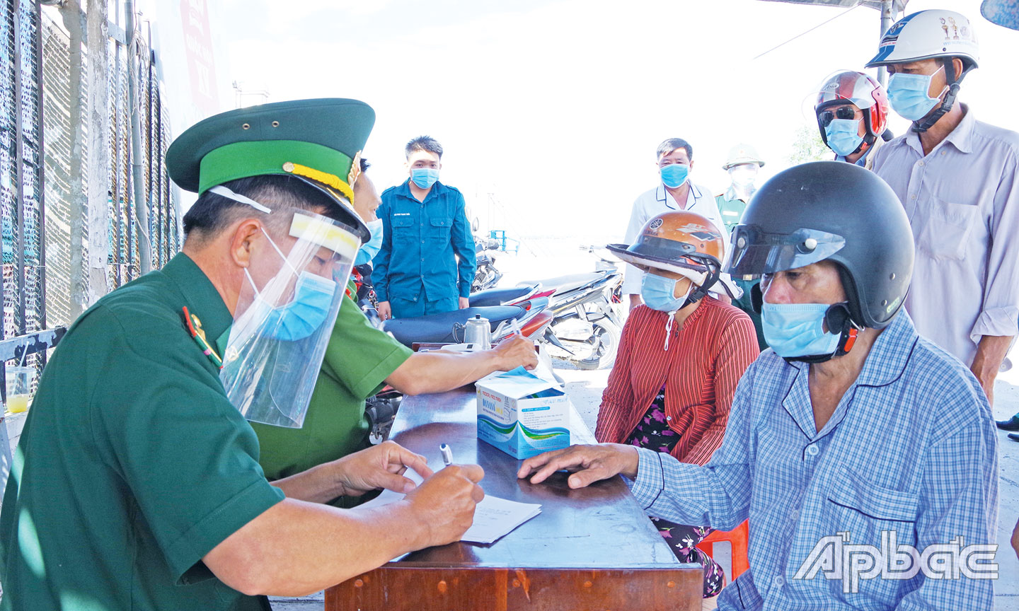 Khám, chữa bệnh người dân khu vực biên giới biển.