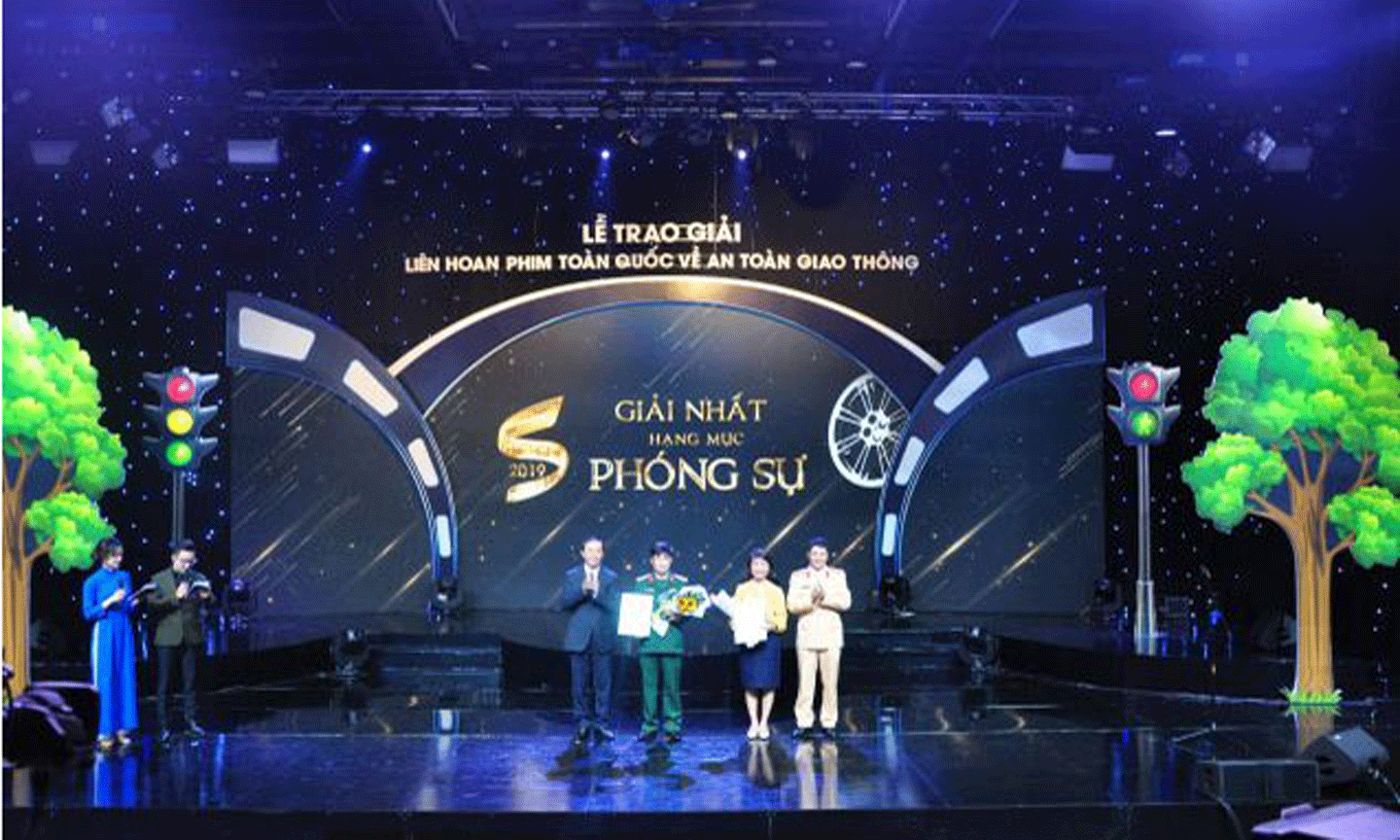 Lễ trao giải Liên hoan phim toàn quốc về An toàn giao thông năm 2019. (Ảnh: Cục CSGT - Bộ Công an)