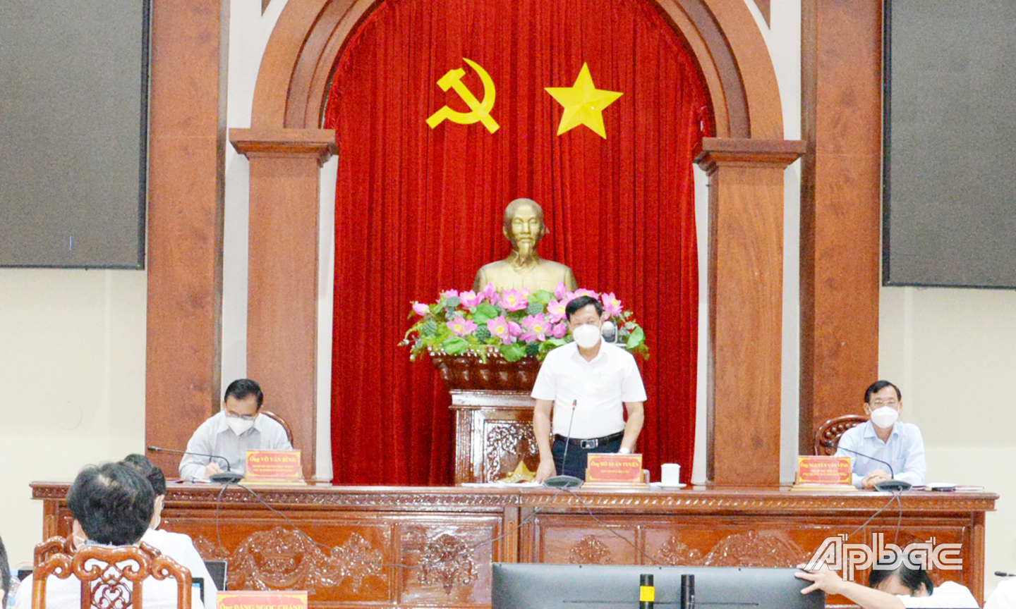 Thứ trưởng Bộ Y tế Đỗ Xuân Tuyên, Phó Trưởng Ban Chỉ đạo Quốc gia phòng, chống dịch Covid-19 yêu cầu Tiền Giang nỗ lực để đến 25-8 kiểm soát được dịch
