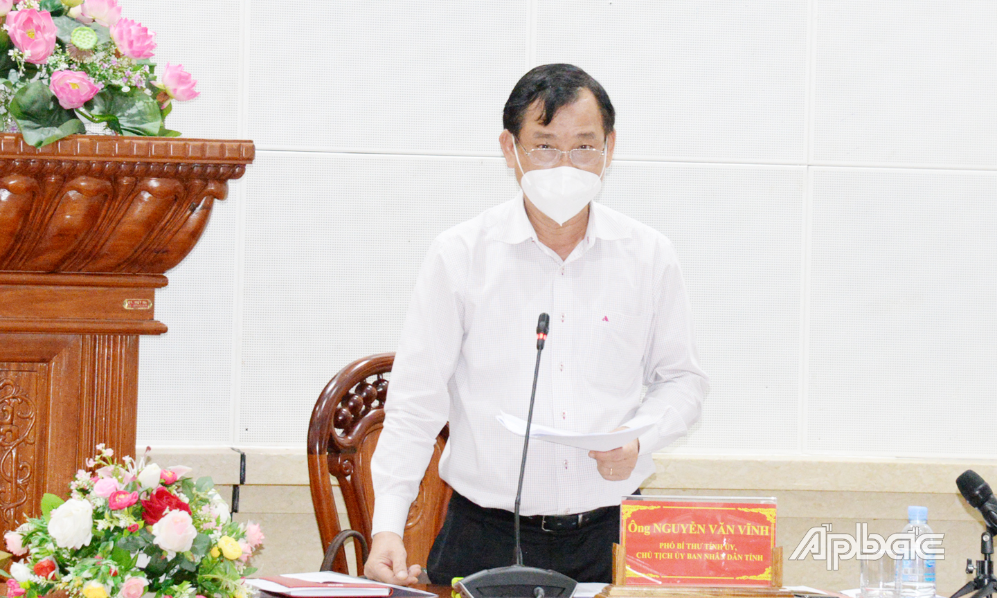 Đồng chí Nguyễn Văn Vĩnh, Phó Bí thư Tỉnh ủy, Chủ tịch UBND tỉnh, Trưởng Ban Chỉ đạo phòng chống dịch Covid-19 (BCĐ) tỉnh Tiền Giang yêu cầu tuyệt đối không để xảy ra tình trạng giãn cách xã hội hình thức hoặc chặt ngoài, lỏng trong khi thực hiện Chỉ thị 16.