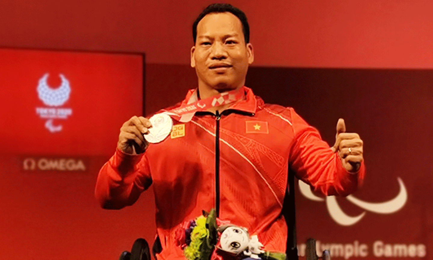 Lực sĩ Lê Văn Công suýt chút nữa giành tấm Huy chương vàng.