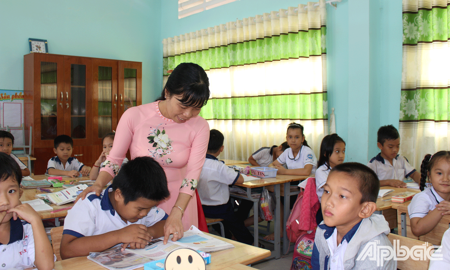 Năm học mới với nhiều khó khăn do dịch Covid-19 diễn biến phức tạp, tỉnh Tiền Giang không tăng học phí cho năm học này. Ảnh chụp tại Trường Tiểu học Tân Lập 1, huyện Tân Phước khi chưa có dịch. 
