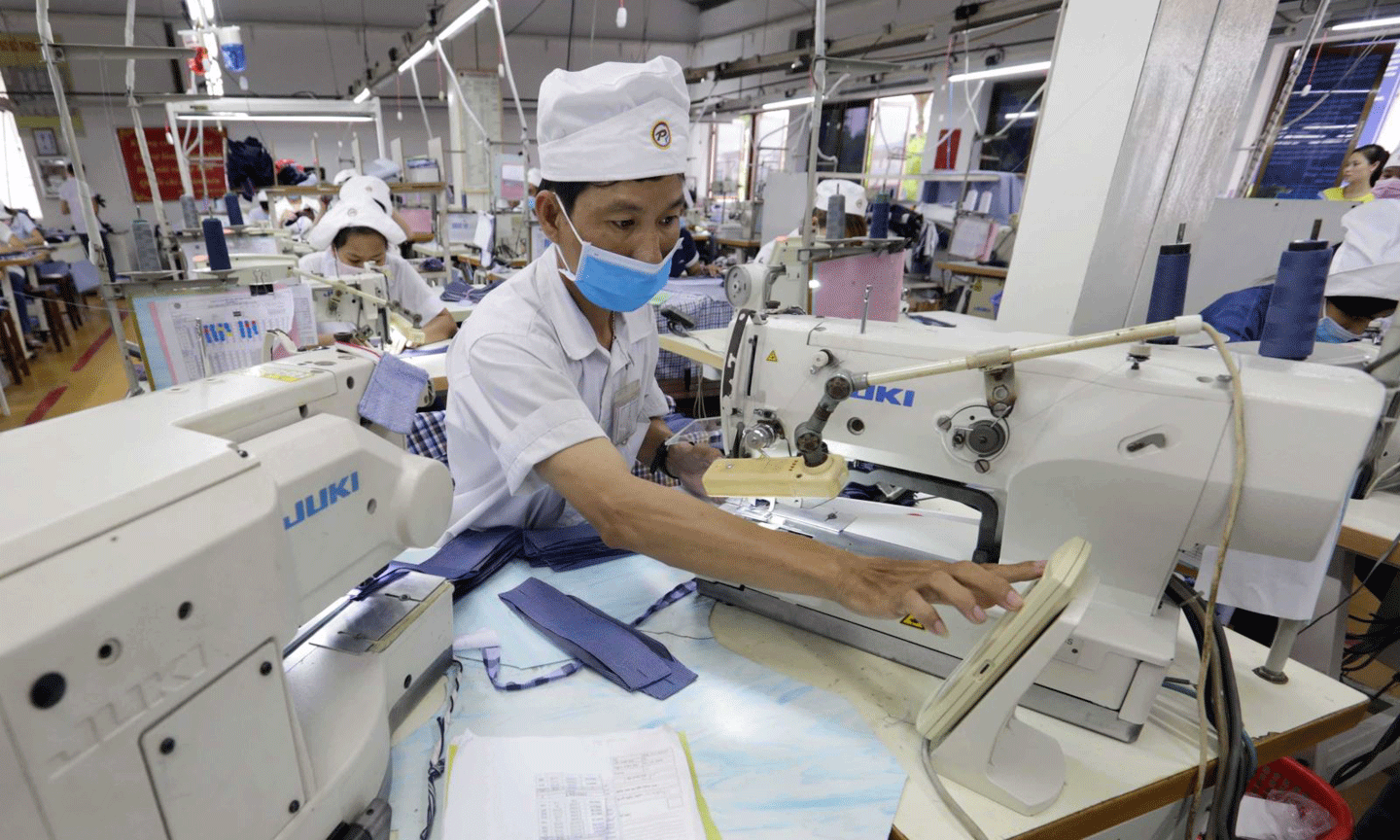 Công nhân làm việc tại Công ty Cổ phần May mặc Bình Dương, thị xã Thuận An, tỉnh Bình Dương. Ảnh minh họa: Trần Việt/TTXVN