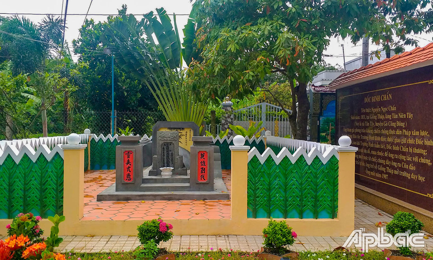 Mộ Đốc Binh Chấn sau khi được trùng tu, nâng cấp. 