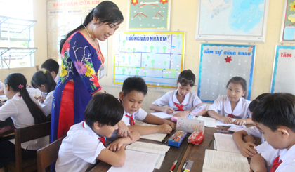 Thay vì được giảng dạy trực tiếp như các năm học trước, do tình hình dịch bệnh, giáo viên Tiền Giang giảng dạy trực tuyến. (Ảnh mang tính chất minh họa). 