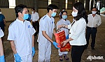 Phó Chủ tịch nước Võ Thị Ánh Xuân thăm, tặng quà công nhân, lao động tại Tiền Giang
