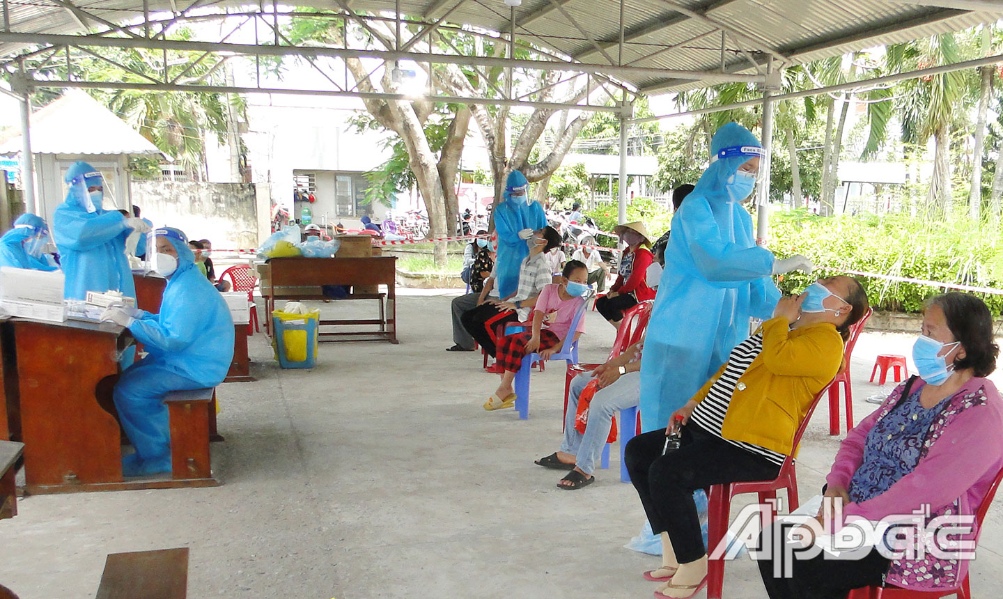 Lấy mẫu tầm soát Covid-19 diện rộng giai đoạn 2 tại xã Tân Mỹ Chánh