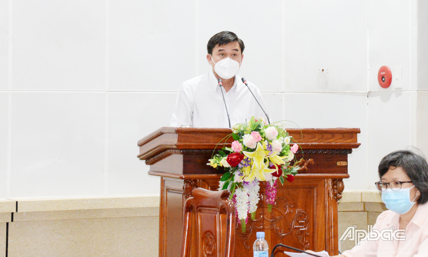 Phó Chủ tịch UBND tỉnh Nguyễn Văn Mười thông báo tình hình dịch Covid-19 trên địa bàn tỉnh.