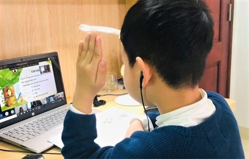 Học trực tuyến được tính đến khi dịch Covid-19 còn diễn biến phức tạp. Ảnh: VGP.