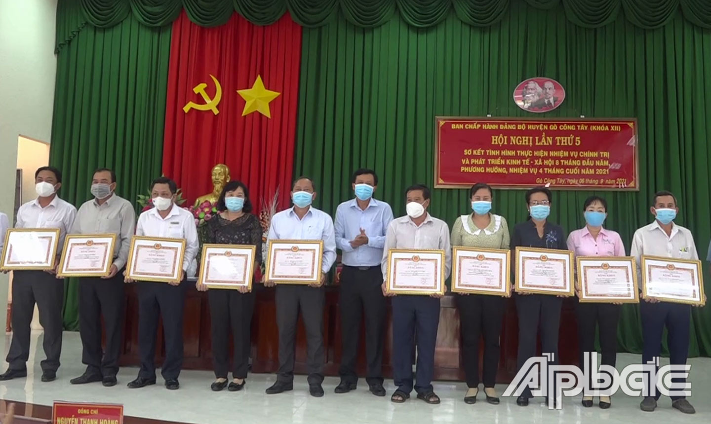 Các tập thể, cá nhân có nhiều đóng góp cho sự phát triển kinh tế - xã hội của huyện Gò Công Tây được biểu dương, khen thưởng.
