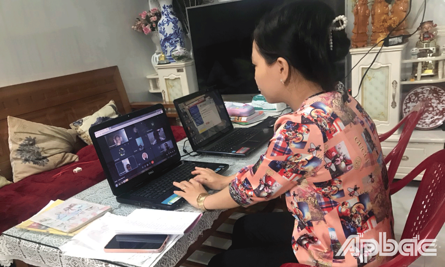 Giáo viên Trường THCS Trung An, TP. Mỹ Tho dạy trực tuyến. 