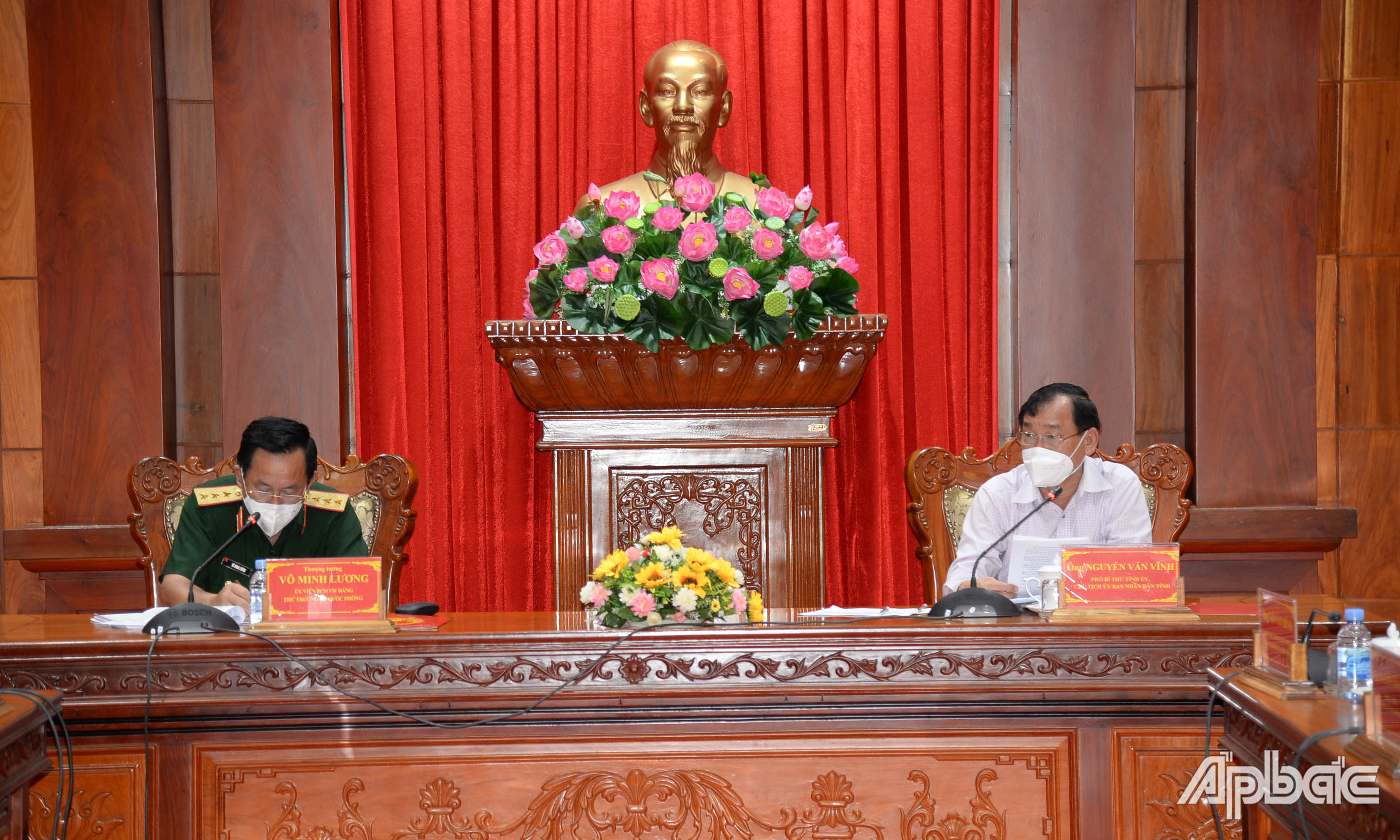 Chủ tịch UBND tỉnh Tiền Giang Nguyễn Văn Vĩnh phát biểu tại buổi làm việc.