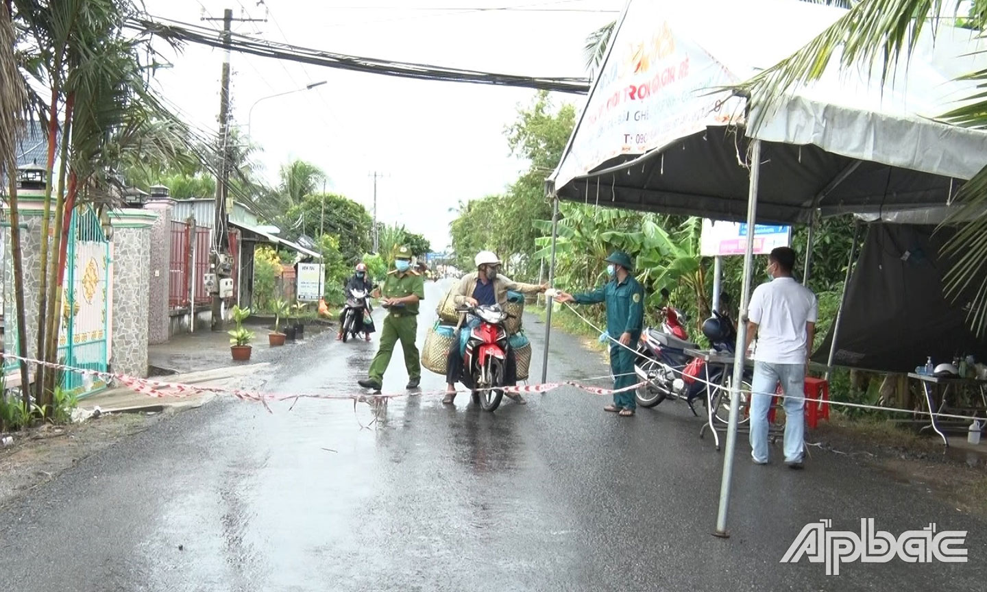Chốt bảo vệ “vùng xanh”  tại ấp Tân Phong, xã Tân Hội.