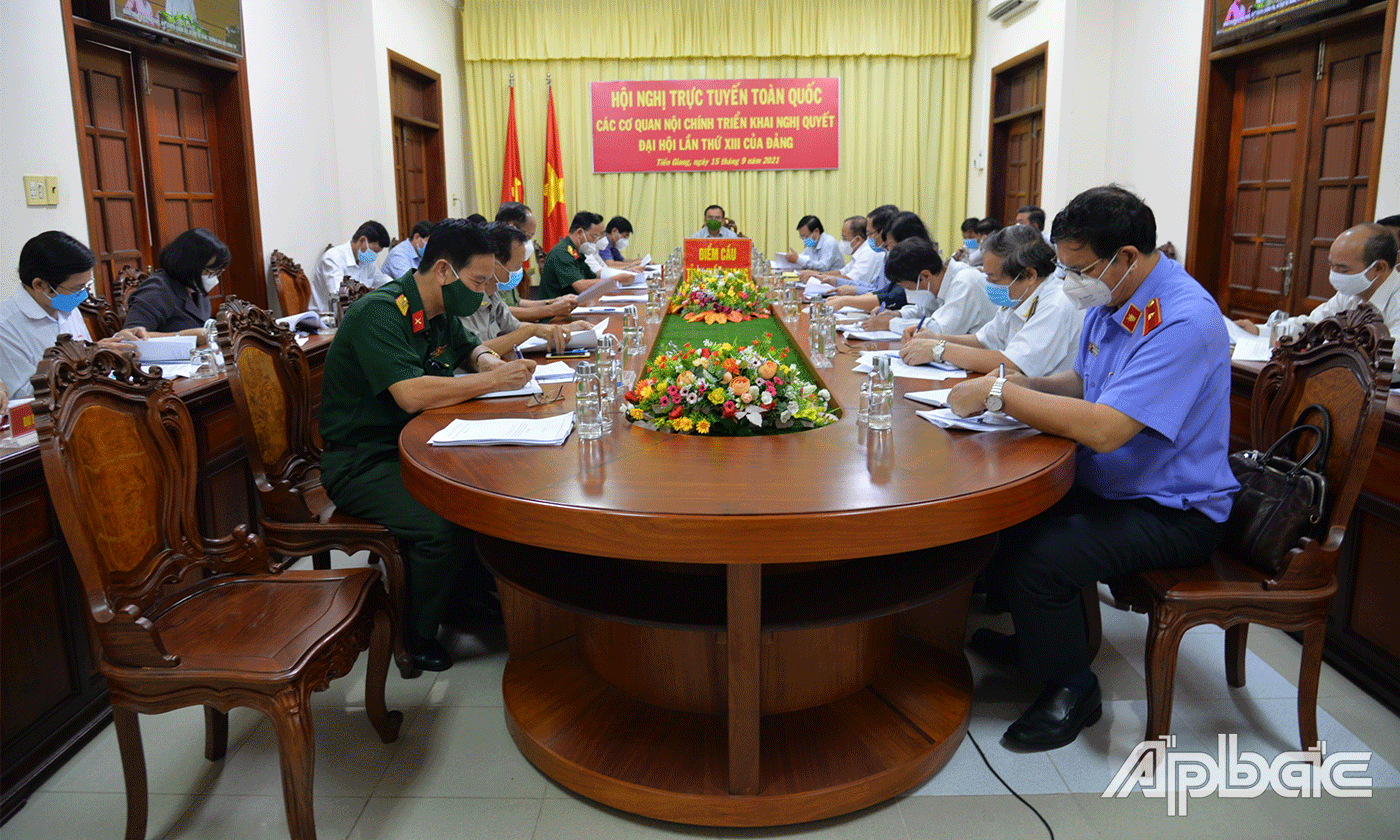Tại điểm cầu Tiền Giang.