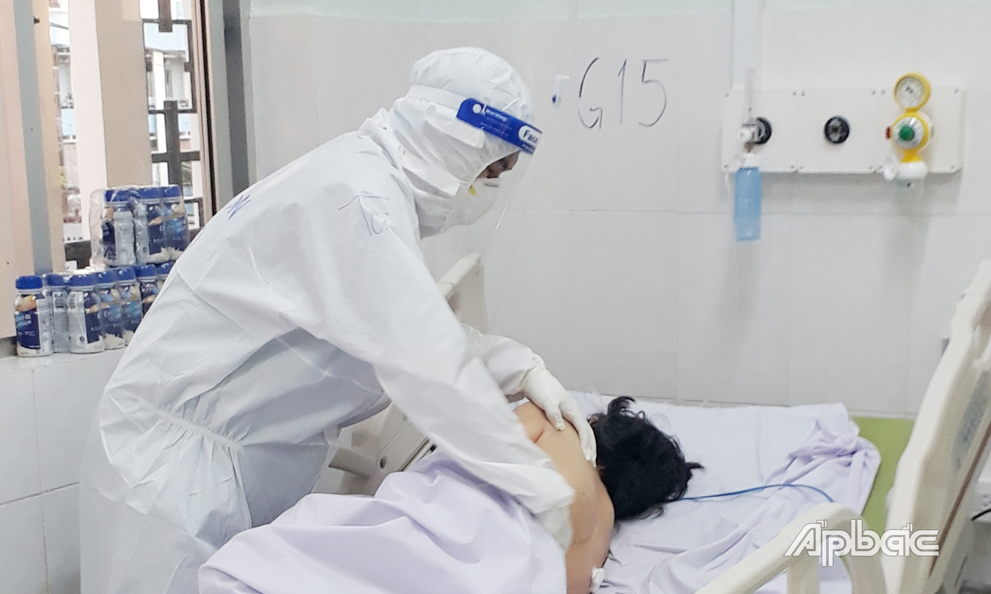 Cơ sở điều trị có thể tập trung nguồn lực chăm sóc bệnh nhân nặng và rất nặng khi được giảm quá tải bằng cách quản lý điều trị bệnh nhân Covid-19 triệu chứng nhẹ và không triệu chứng tại nhà