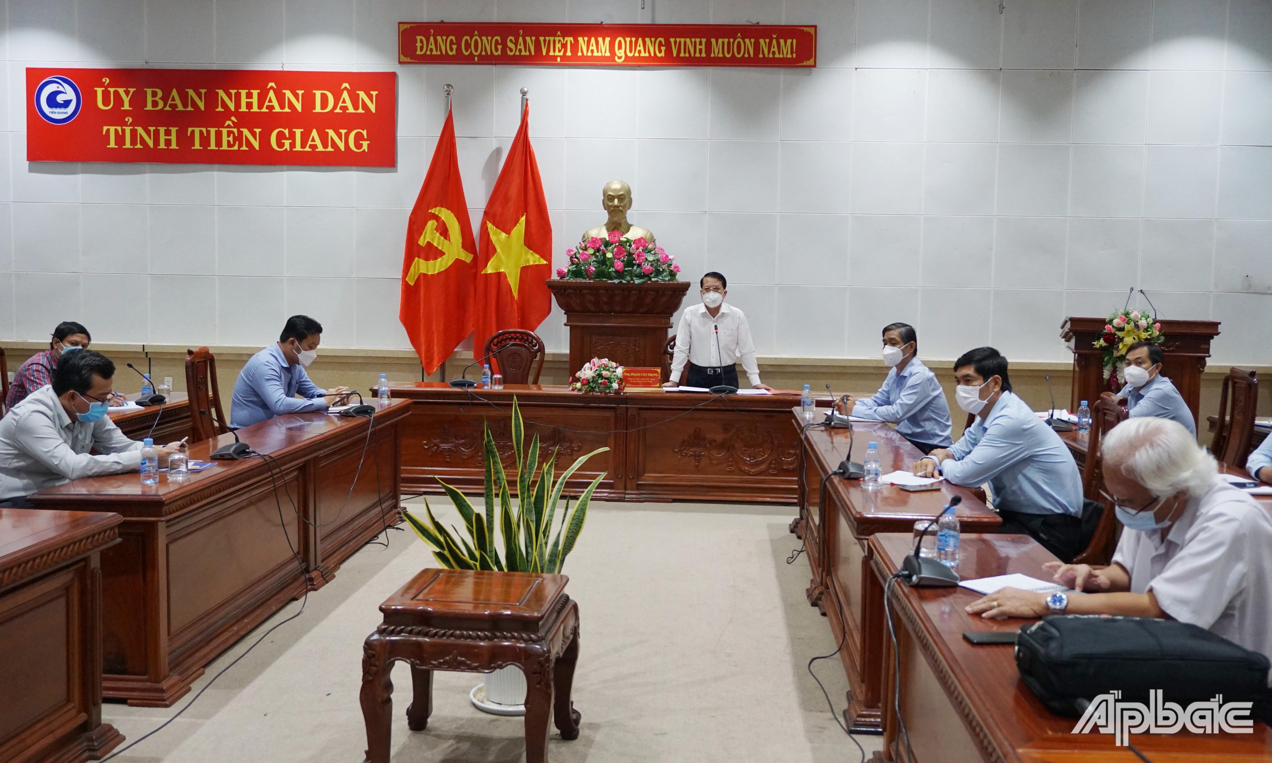 Đồng chí Phạm Văn Trọng phát biểu tại cuộc họp.