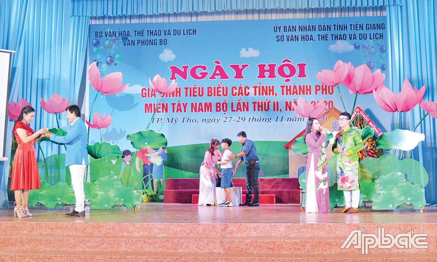 Ngày hội  Gia đình  tiêu biểu  các tỉnh,  thành phố Tây Nam bộ năm 2020 được tổ chức tại Tiền Giang.