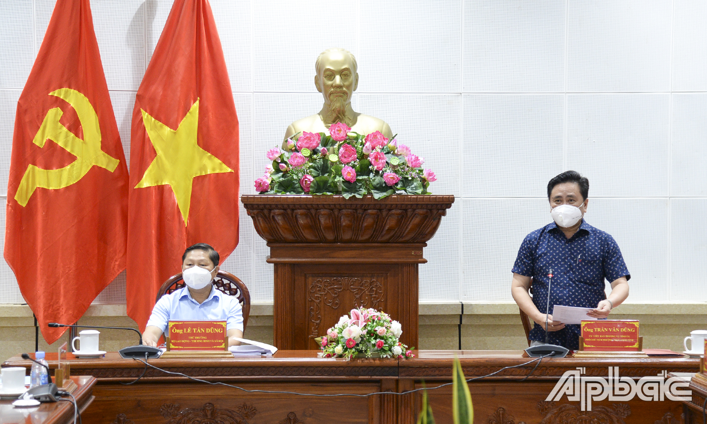 Đồng chí Trần Văn Dũng, Phó Chủ tịch Thường trực UBND tỉnh tiếp và làm việc với đoàn.