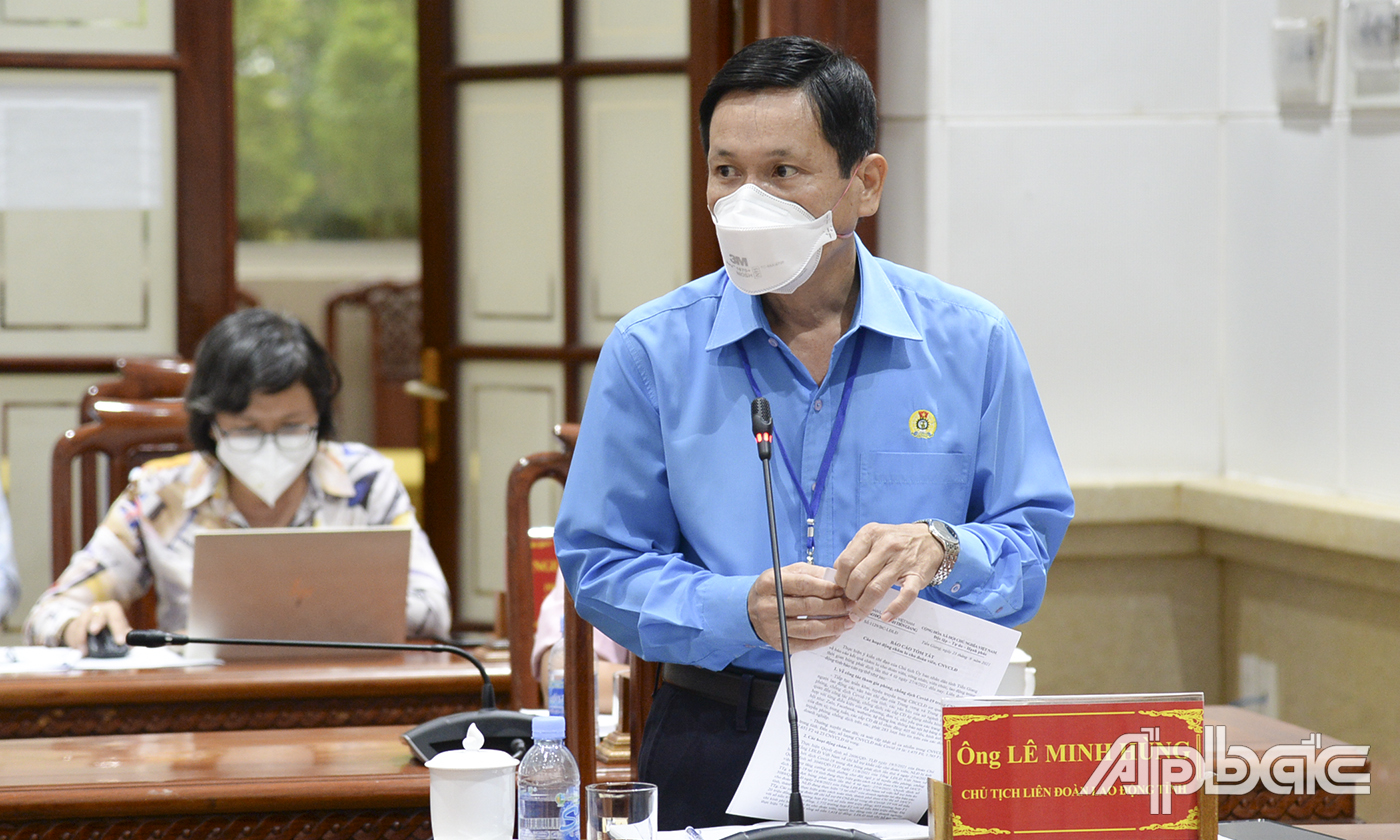 Chủ tịch Liên đoàn Lao động tỉnh Lê Minh Hùng thông tin công tác hỗ trợ công nhân trên địa bàn tỉnh.