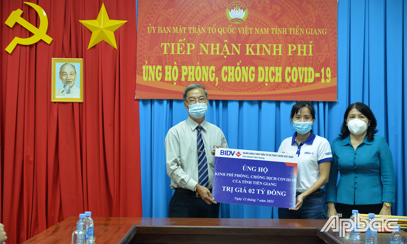 ngân hàng TMCP Đầu tư và Phát triển Việt nam chi nhánh Tiền Giang (BIDV) ủng hộ 2 tỷ đồng.