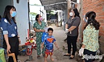 Trao quà cho phụ nữ khó khăn do ảnh hưởng dịch Covid-19