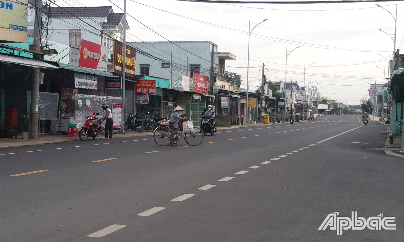 Cửa hàng buôn báo đảm bảo các biện pháp 5K.