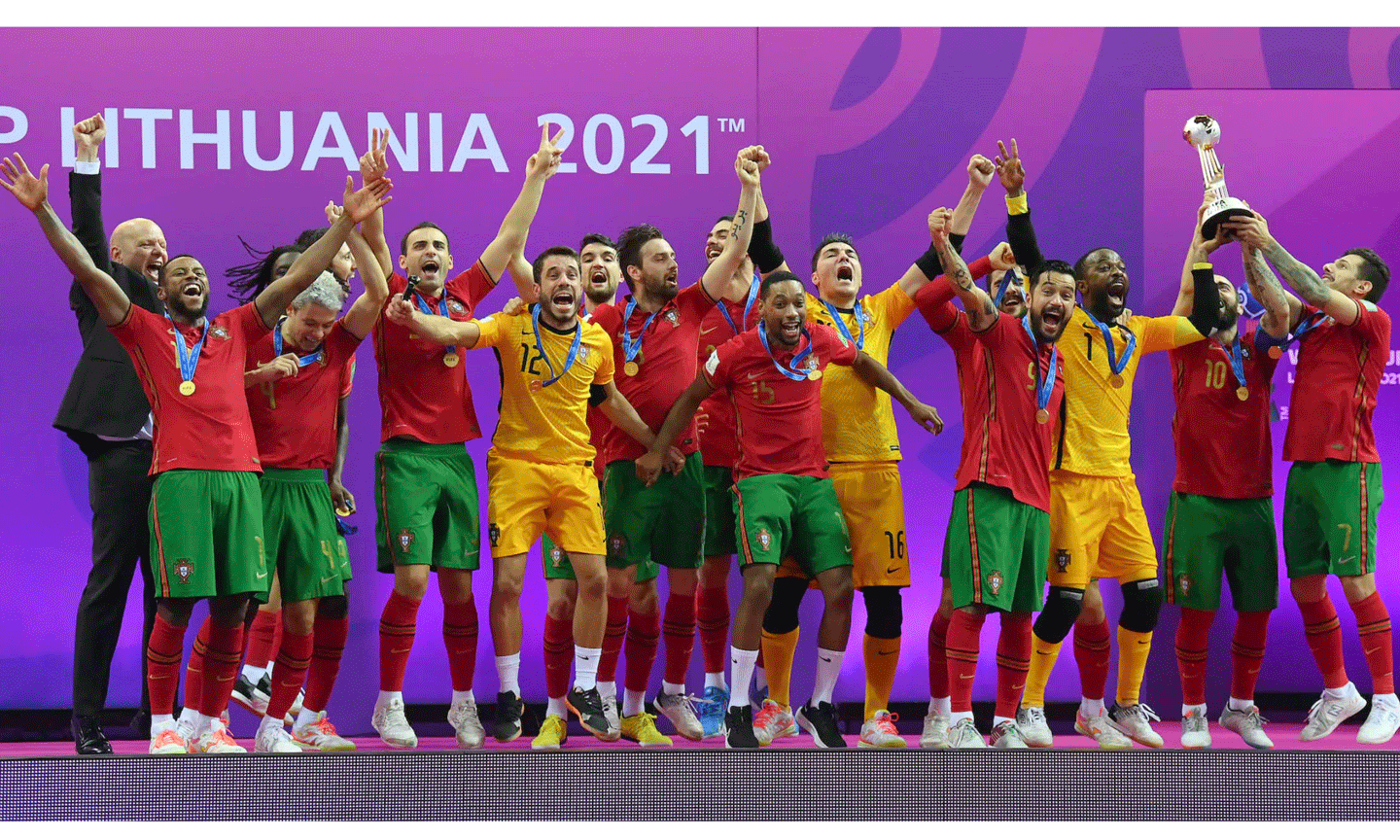 Các cầu thủ Bồ Đào Nha ăn mừng chức vô địch Futsal World Cup 2021. (Ảnh: UEFA)