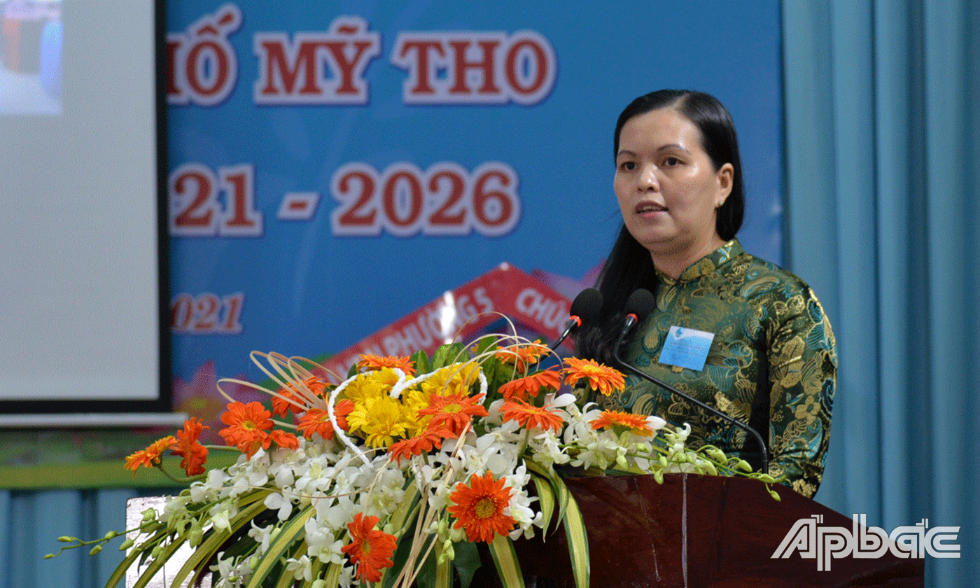Đồng chí Nguyễn Thị Kim Phượng phát biểu tại đại hội. 