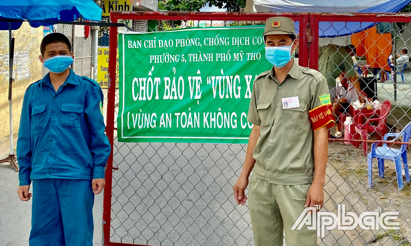 CCB tham gia chốt bảo vệ “vùng xanh”.