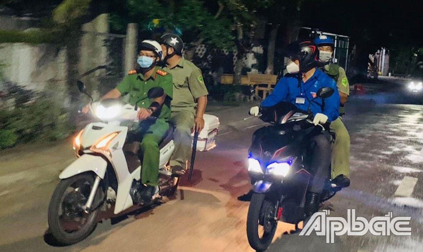 Công an huyện Gò Công Đông và các lực lượng tuần tra trong thời gian giãn cách xã hội.
