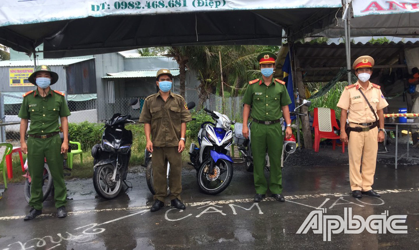 Cán bộ, chiến sĩ Công an huyện Gò Công Đông nỗ lực thực hiện nhiệm vụ kép.