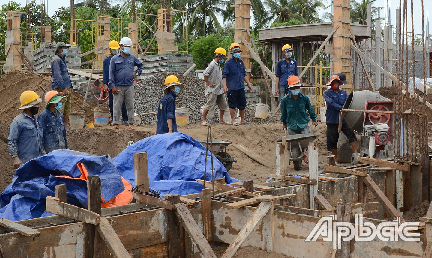 Huyện Gò Công Tây đang đẩy nhanh tiến độ các công trình xây dựng cơ bản.