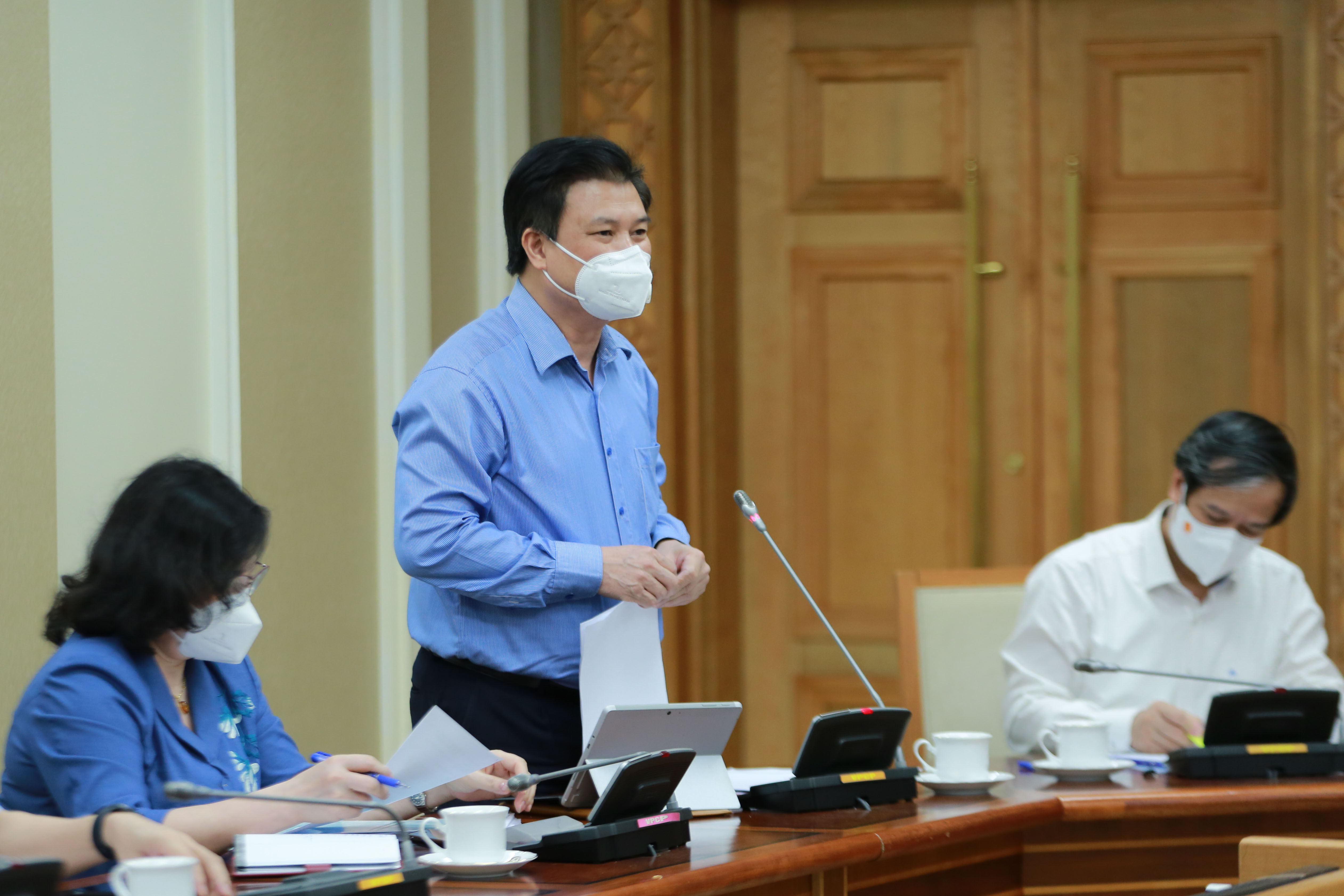 Thứ trưởng Bộ GD&ĐT Nguyễn Hữu Độ cho biết phương án thi tốt nghiệp THPT năm 2022 theo hướng giữ ổn định như năm 2021, có thể tổ chức nhiều đợt tuỳ theo tình hình dịch bệnh ở các địa phương tại thời điểm tổ chức thi. Ảnh: VGP/Đình Nam