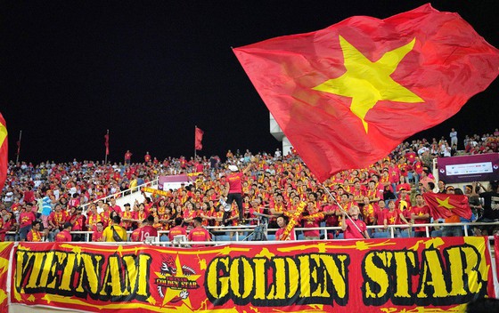 CĐV Việt Nam trên sân Mỹ Đình.