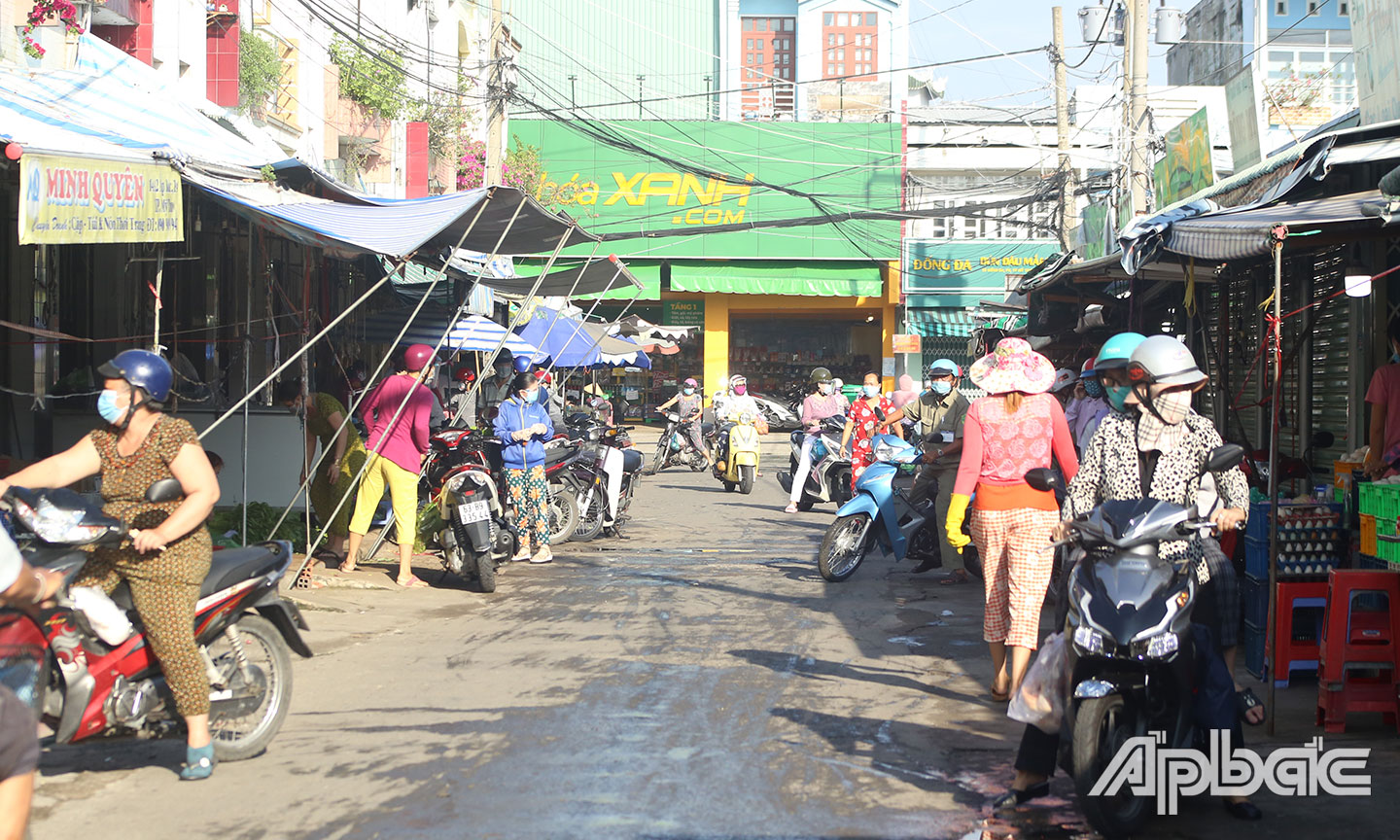 Chợ truyền thông hoạt động trở lại.