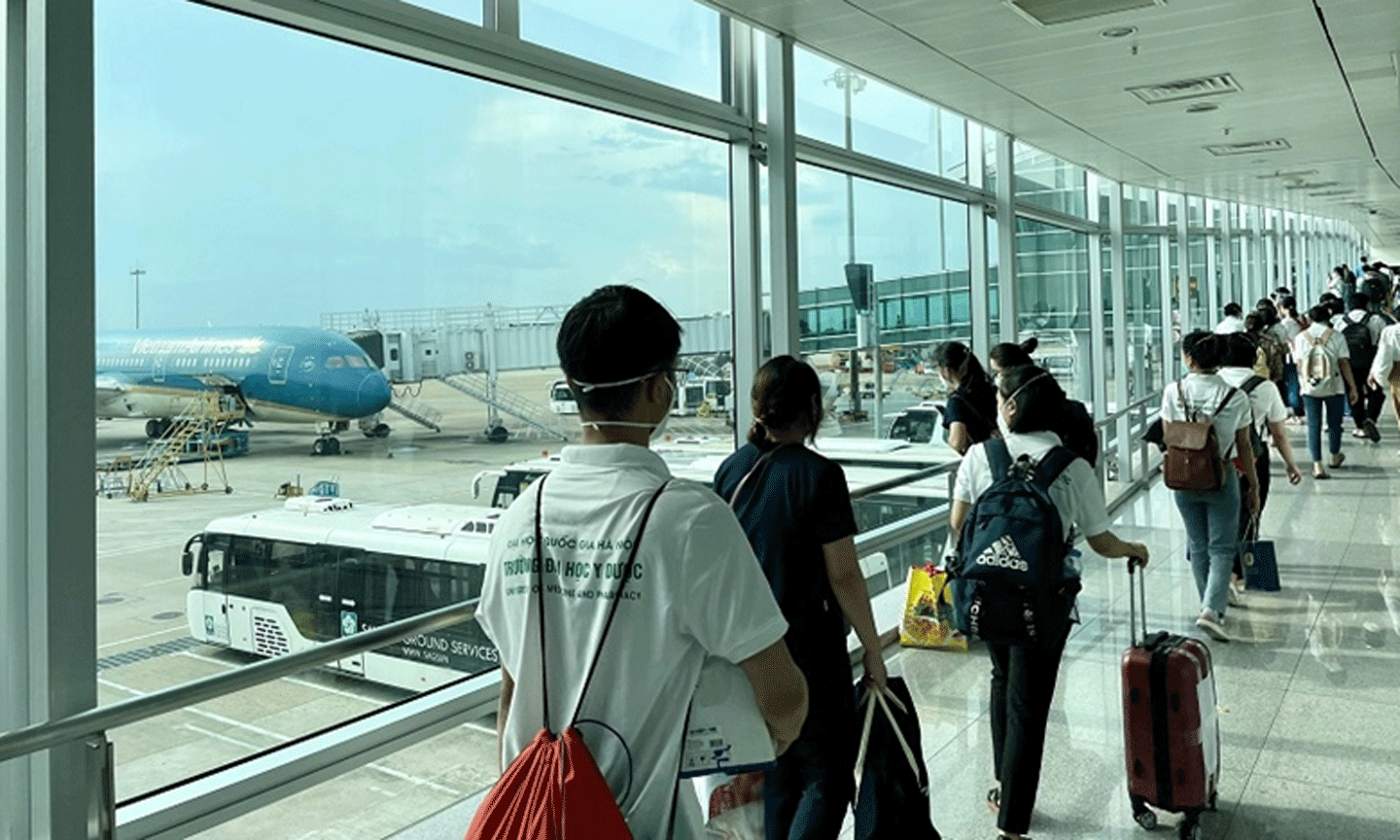 Hành khách vận tải bằng hàng không vẫn cần xét nghiệm SARS-CoV-2. 