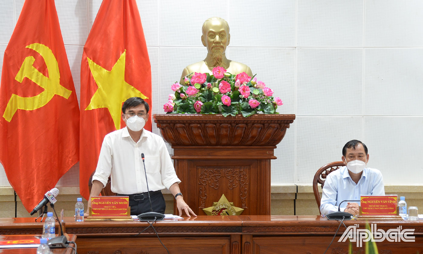 Phó Chủ tịch UBND tỉnh Tiền Giang Nguyễn Văn Mười phát biểu tại cuộc họp.