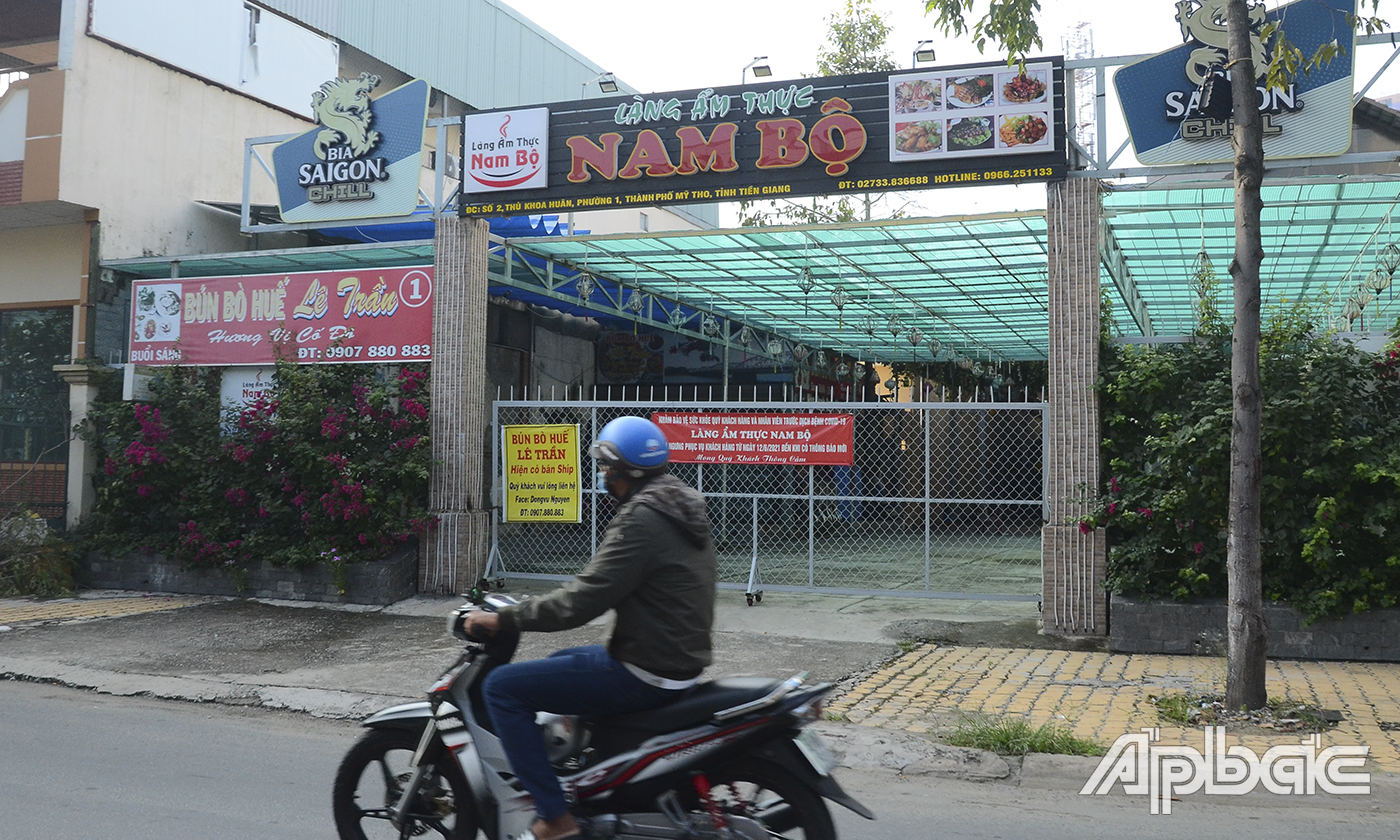 Nhiều quán ăn, giải khát chưa hoạt động trở lại.