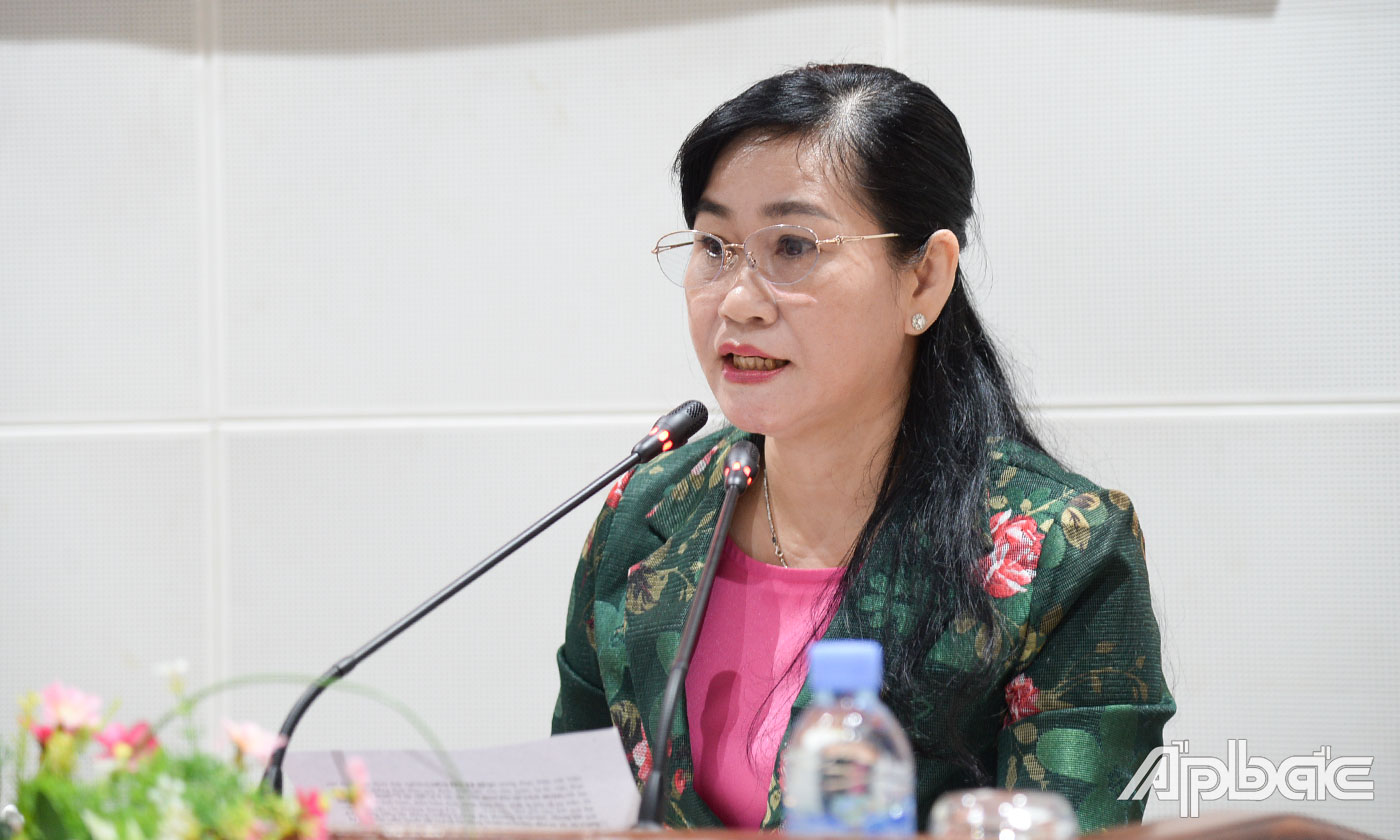 Đồng chí Châu Thị Mỹ Phương phát biểu tại buổi họp báo.